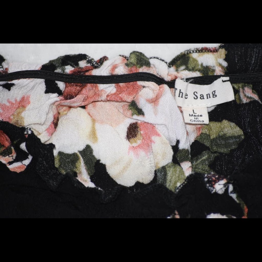 White and pink blouse. Brand: The Sang - Picture 3 of 6